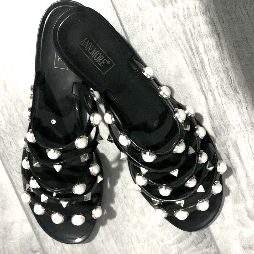 Ann More studded and pearls jellies